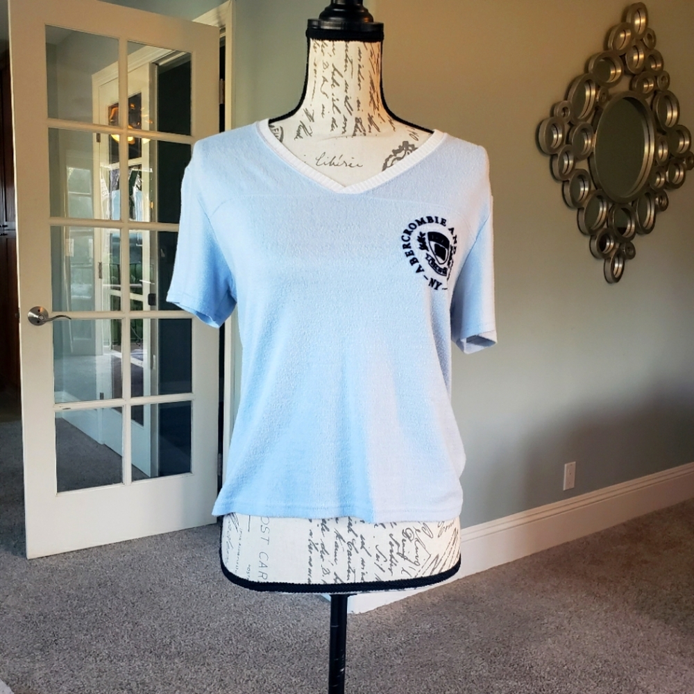 Abercrombie & Fitch V neck